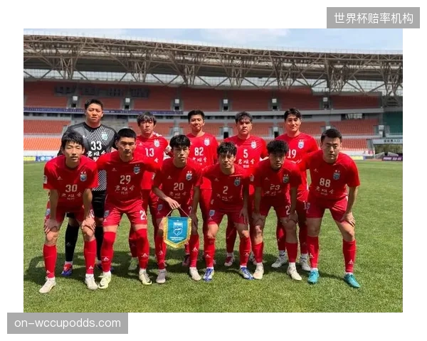 亚军之争异常激烈，重庆铜梁龙领跑第二集团向亚冠二级联赛发起冲击。
